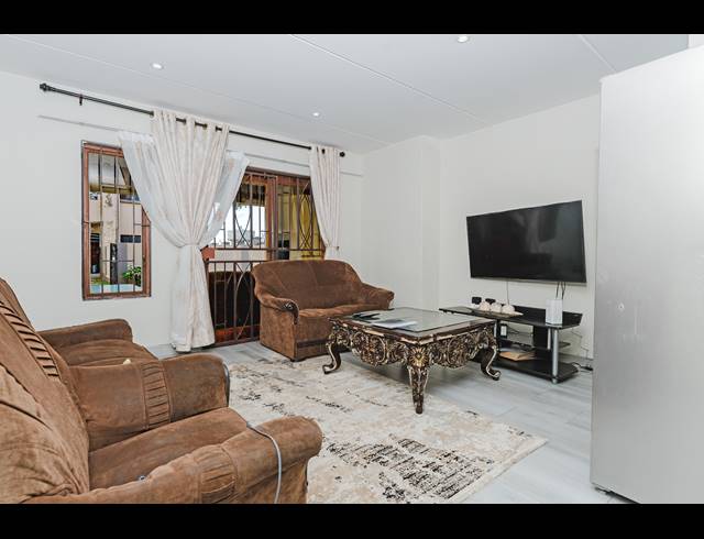 3 BEDROOM APARTMENT FOR SALE IN HALFWAY GARDENS